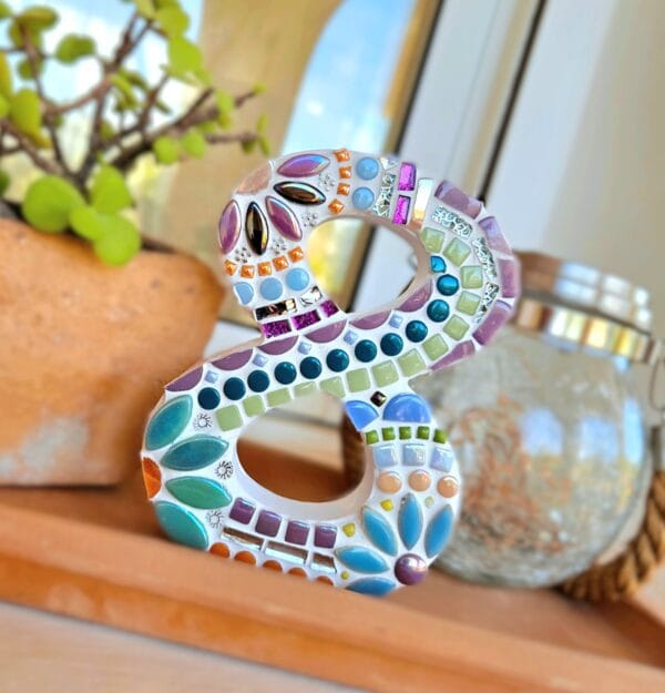 Decorative mosaic number 8.